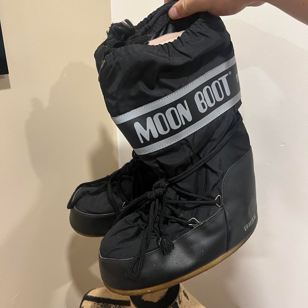 Original 1990s Moon Boots size 8-10 woman's